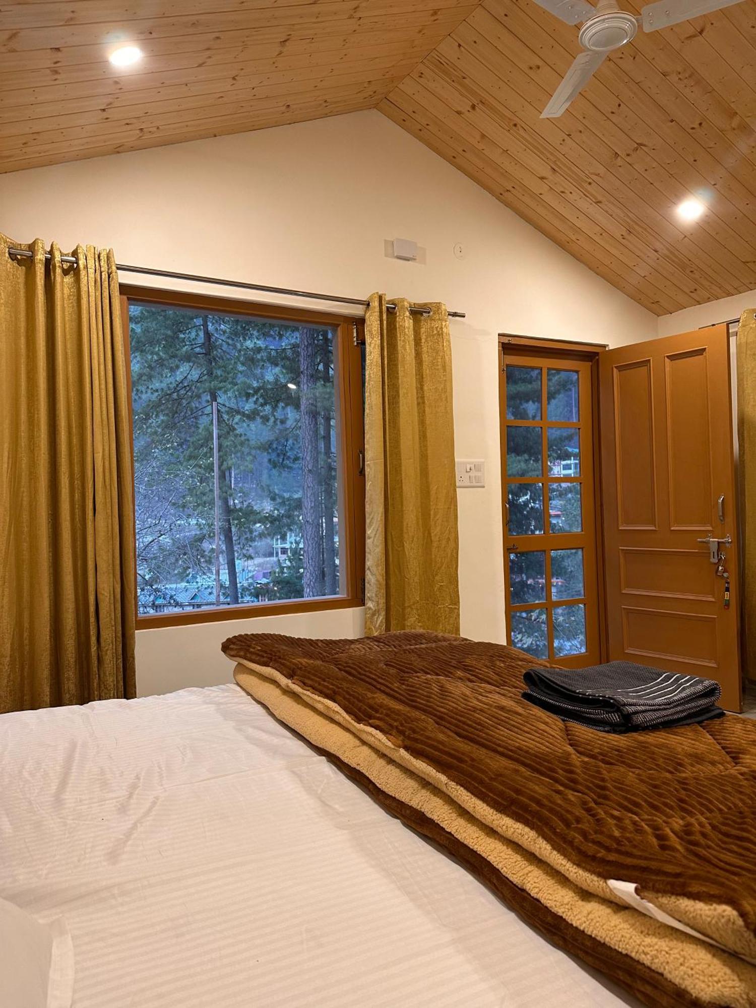 Ahava Kasol Riverside Cafe And Cottages Extérieur photo